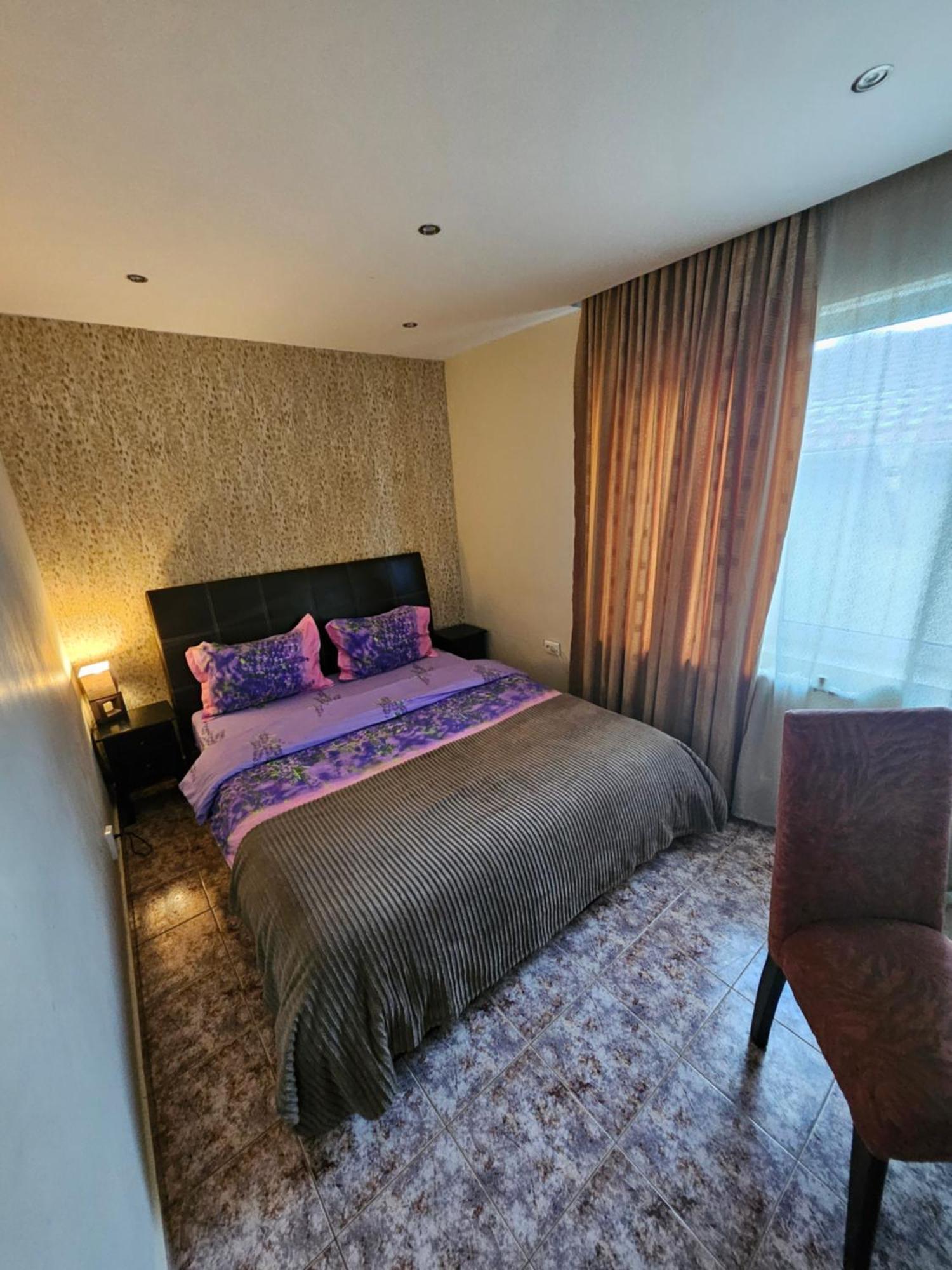 Libera Hostal *